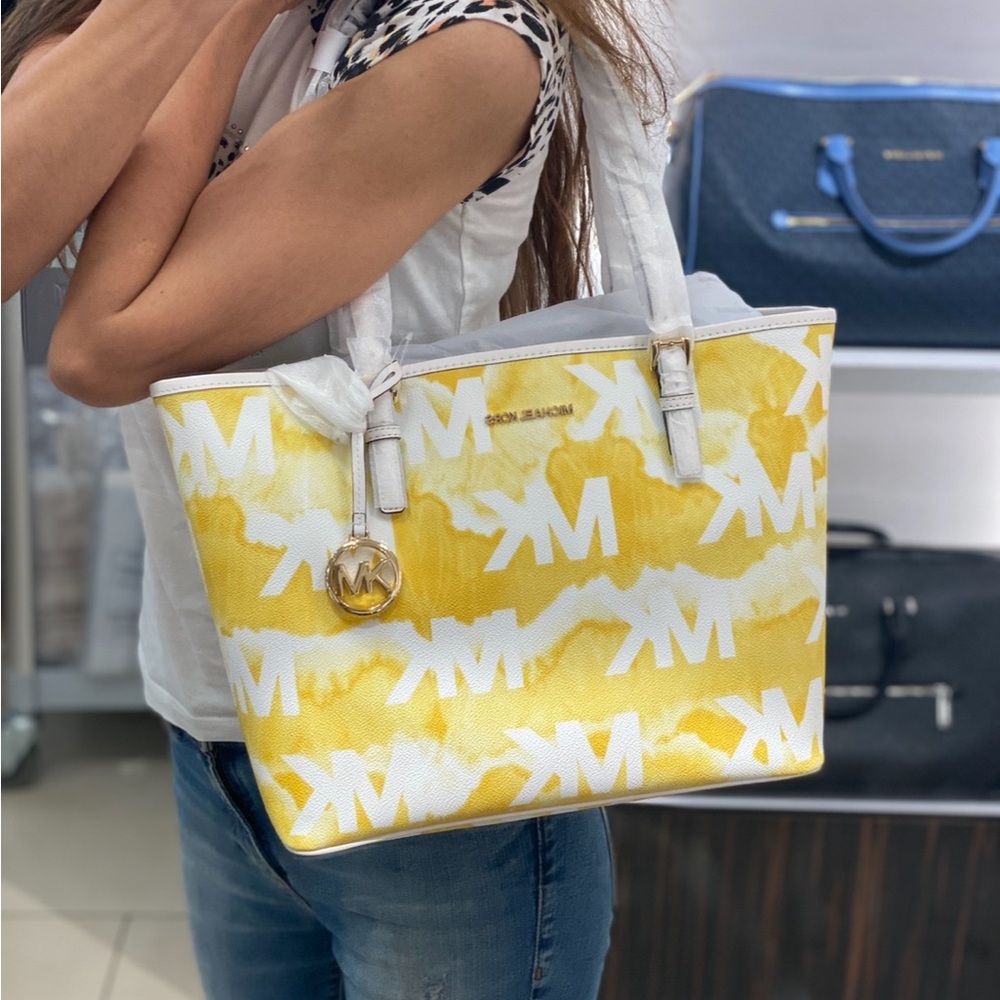 MICHAEL KORS JET SET TRAVEL BTTRCUPMULTI MD CARRYALL TOTE